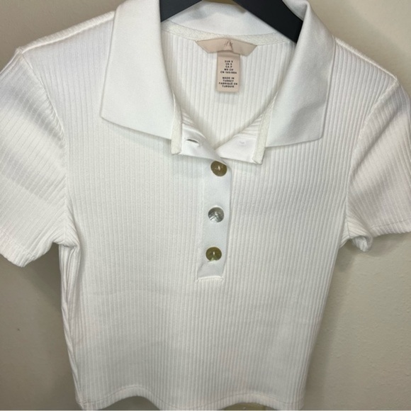 H&M White Collared Top Pearlescent Buttons - Picture 4 of 6